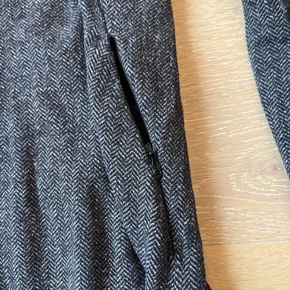 Lululemon Base Runner 1/2 Zip in Herringbone - Picture 6 of 7